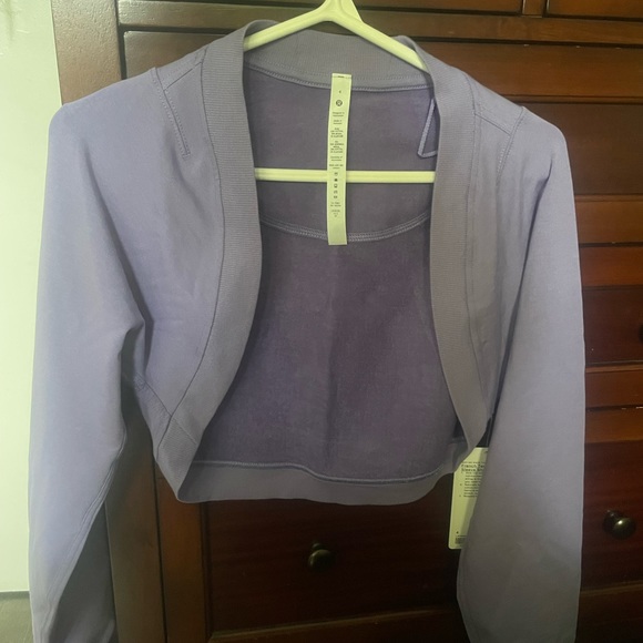 Lululemon shrug size 4 - Picture 4 of 4